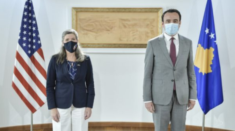 Senatorja amerikane takohet me Kurtin, shpreh mbështetje për Programin e Partneritetit Kosovë-Iowa