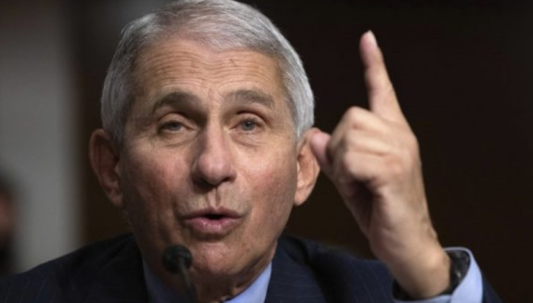 Fauci tregon se kush janë personat që duhet të marrin dozën e tretë të vaksinës