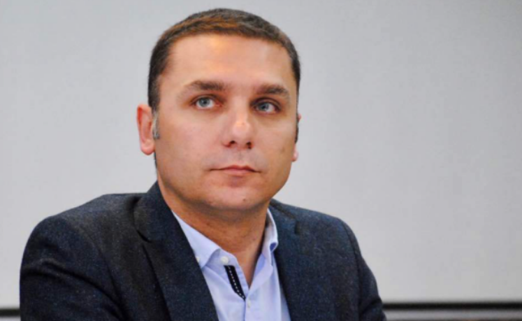 Adriatik Kelmendi, popullit: Nëse s’e merr vaksinën, s’je i mençur