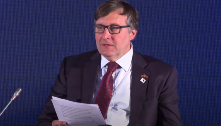 Palmer: Të hiqen vizat për Kosovën