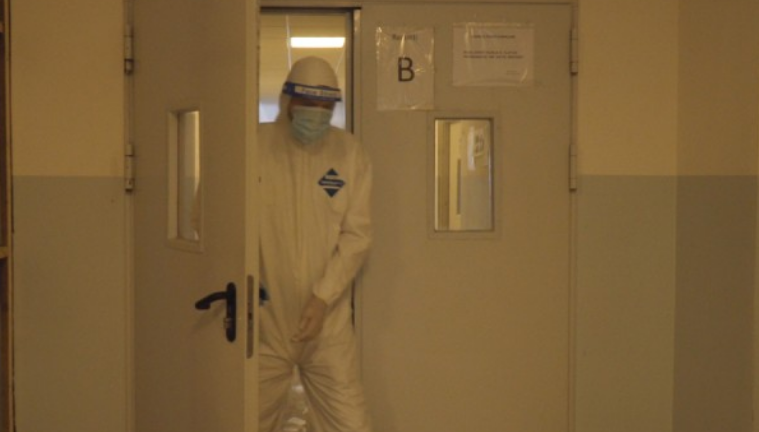 79 pacientë me COVID-19 po trajtohen në SHSKUK