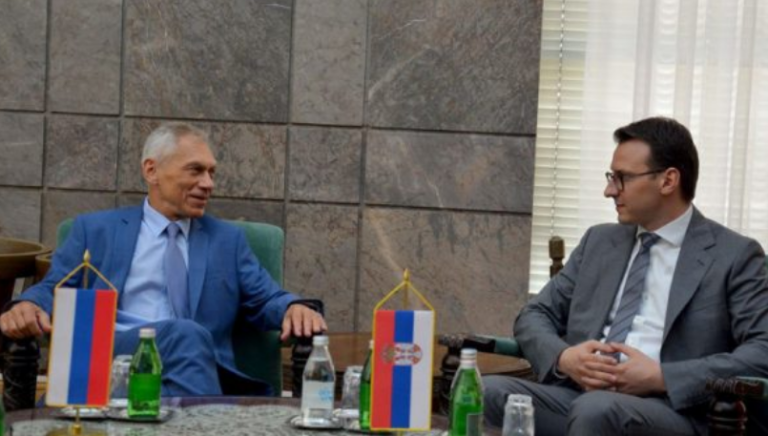 Petar Petkoviqi i ankohet ambasadorit rus për Albin Kurtin