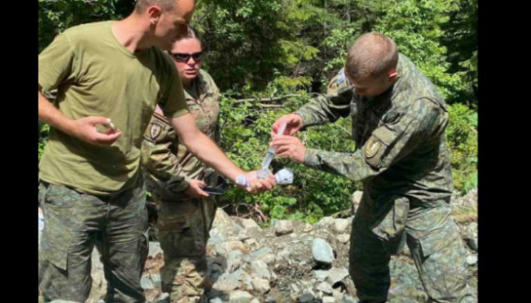 Ushtarët amerikanë iu dalin në ndihmë atyre të FSK-së në Deçan