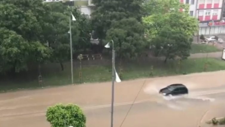 Reshje të mëdha të shiut, Gjilanin e merr uji