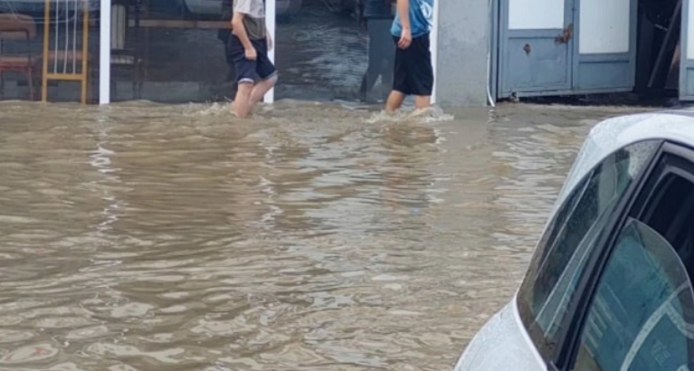 Pasojat nga reshjet e dendura nëpër qytetet e Kosovës dhe a priten reshje të tjera të tilla