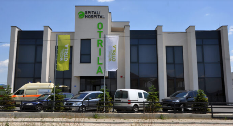 Shneta: Pacientja ankohet për dëmtim të syrit në spitalin Otrila, Shefqet Krasniqi ndërmjetësoi për pagesën 10 mijë euro që rasti të mos paraqitet në gjyq