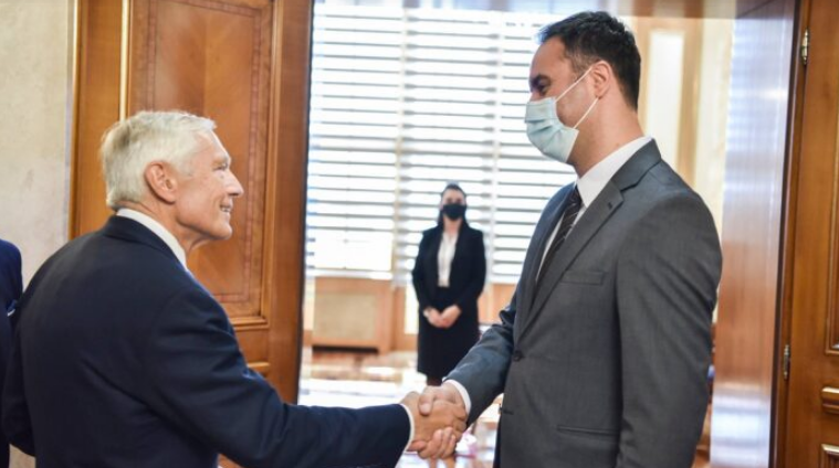 “Kosova do t`ju mirëpres gjithmonë si hero”, Konjufca takohet me gjeneralin Clark