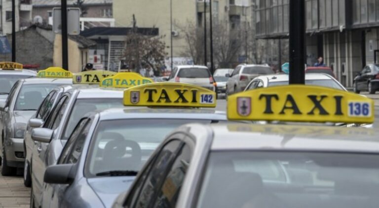 Dy taksistë rrahën mes vete për një parking
