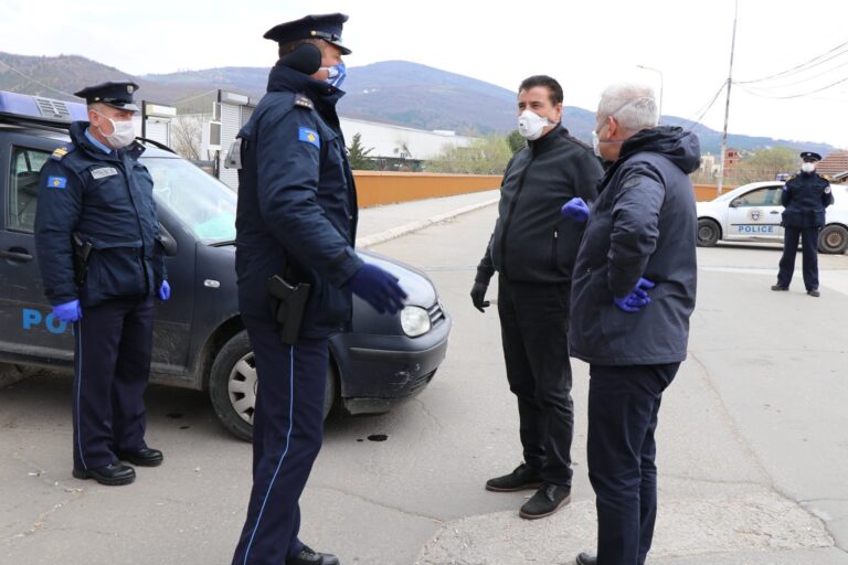 Masat anti COVID-19, Policia në rajonin e Mitrovicës për tri ditë shqiptoi mbi 350 tiketa