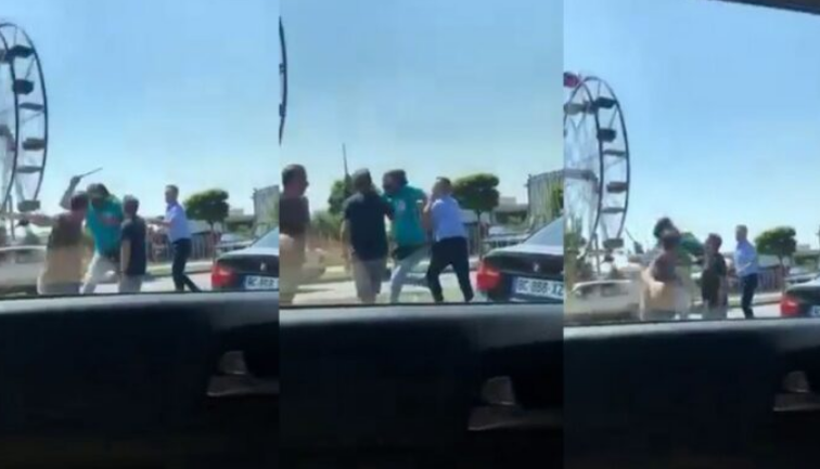 Rrahje mes shoferëve, ishte duke dërguar nënën në QKUK, mërgimtari nuk ia lëshon rrugën