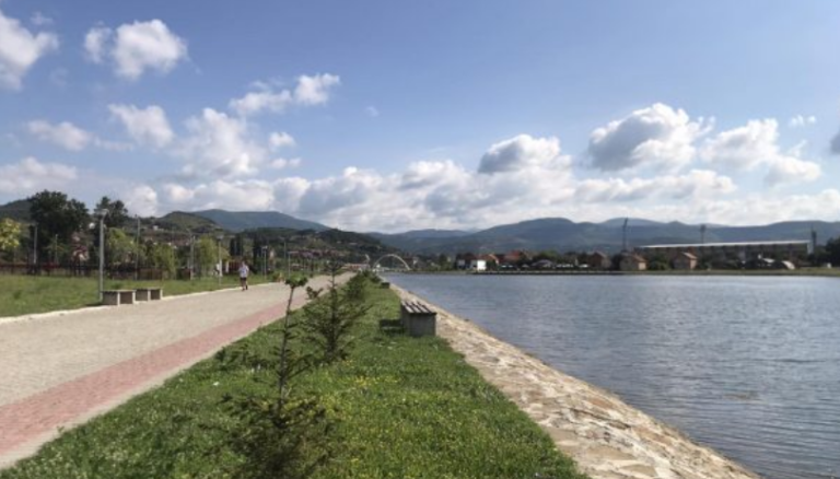 Një 11-vjeçar bie në liqenin akumulues në Mitrovicë, policia jep detaje