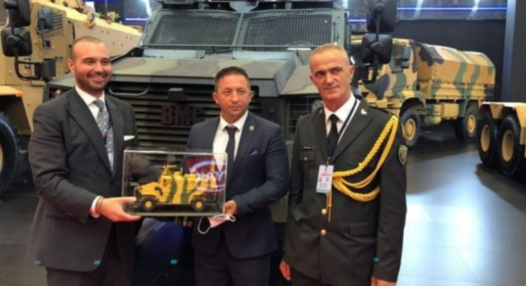 Mehaj prezanton automjetet e blinduara të Ushtrisë së Kosovës