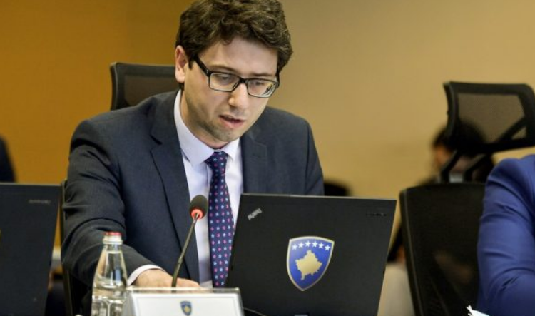 Ministri Murati nënshkruan vendimin që ndihmon gratë të punësohen