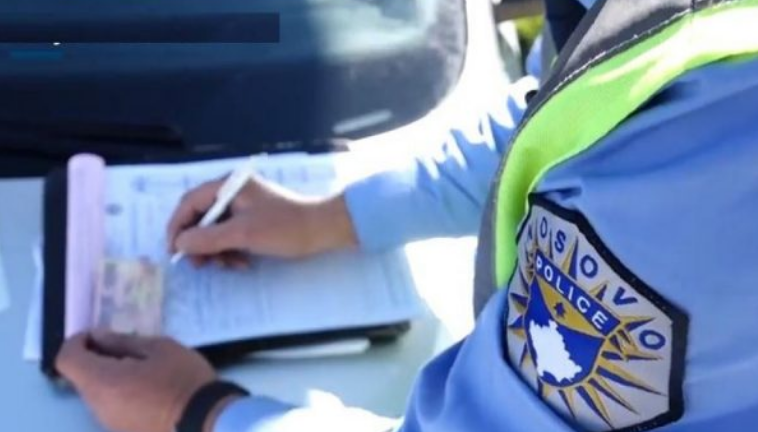 Policia e dënon me 450 euro mërgimtarin që puthi të dashurën e tij