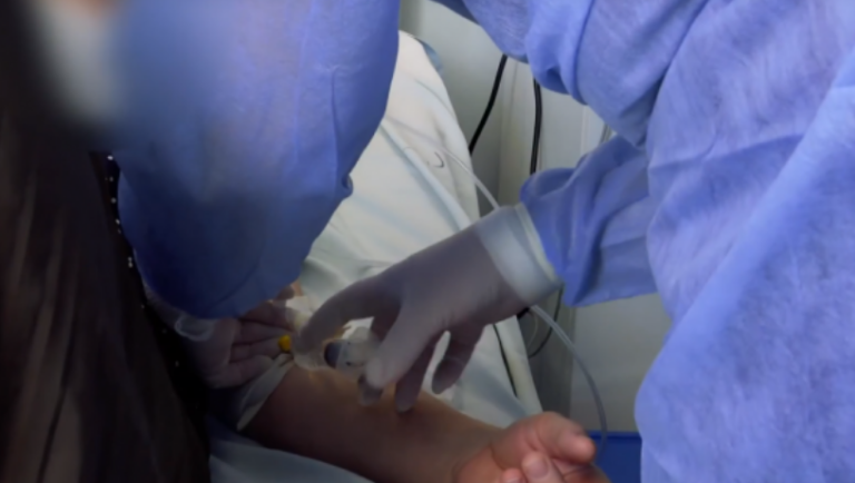 Klinika Infektive pa shtretër të lirë, mbushet me pacientë me COVID-19