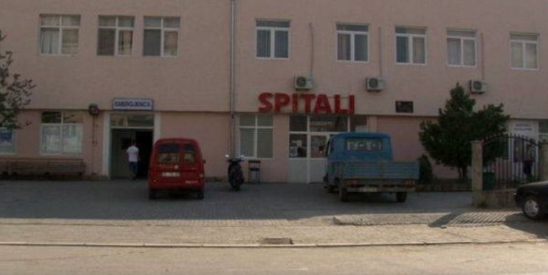 20 vjeçarja që u dërgua pa shenja jete në spitalin e Ferizajt ka shenja dhune