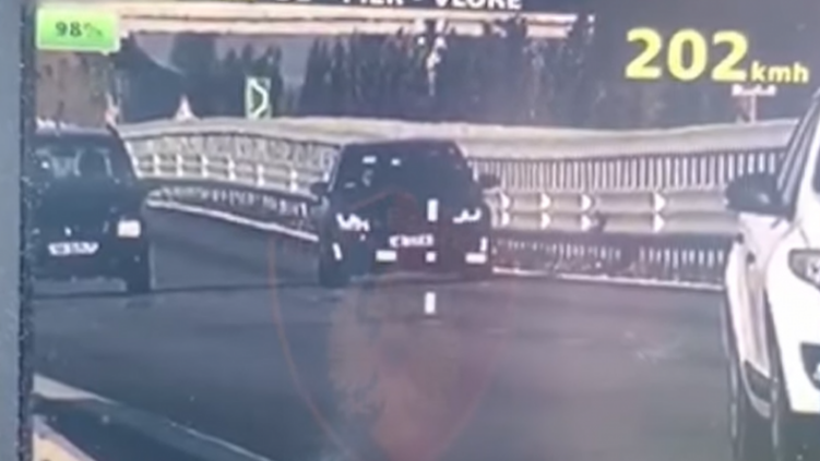 Shpejtësi dhe çmenduri? Shqiptari kapet duke vozitur 202 km në orë