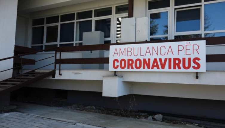 Drejtorët e spitaleve në Kosovë thonë se të pavaksinuarit po e përhapin coronavirusin në vend