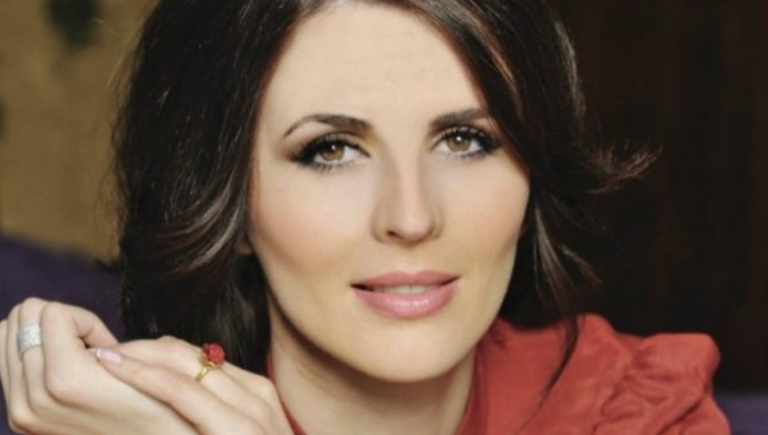 A e dini se Vlora Çitaku ka qenë Miss sa ishte në shkollë fillore