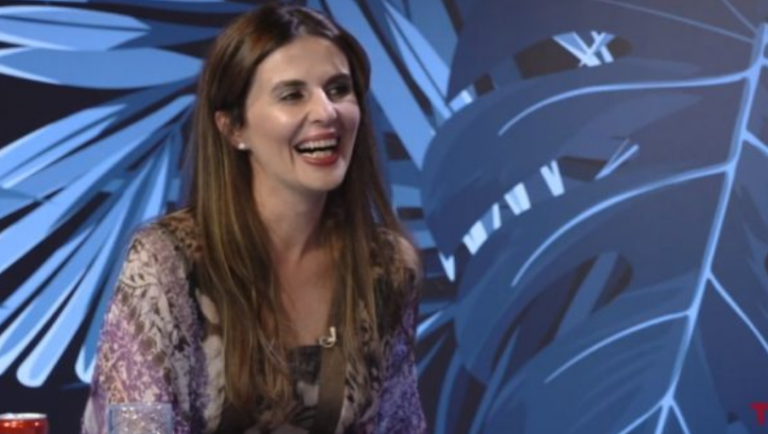 Vlora Çitaku thotë se kishte provuar t’i mësonte Thaçit anglishten: Kam qeshur shumë