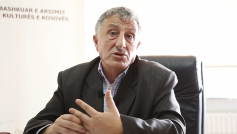 Kryetari i SBASHK-ut paralajmëron mesimdhënësit që nuk vaksinohen