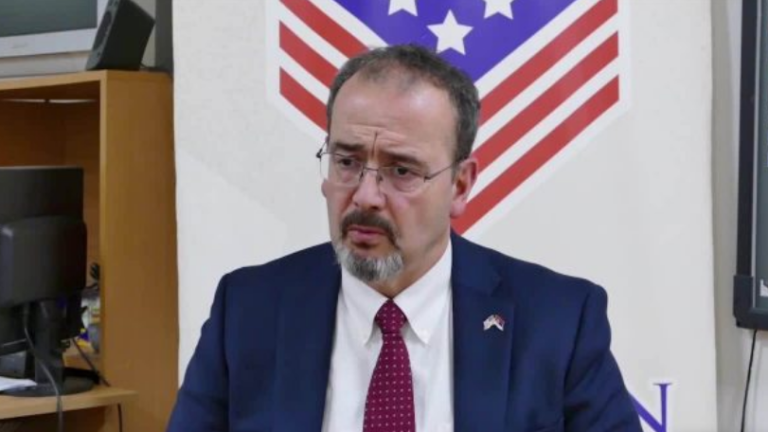 Godfrey kritikon Kurtin: Nuk vihet në tryezë me kërkesa pa qenë gati për kompromis