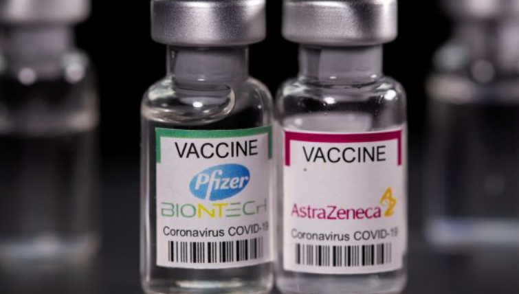 Ministria e Shëndetësisë njofton qytetarët: Mund t’i kombinoni vaksinat Astra Zeneca dhe Pfizer