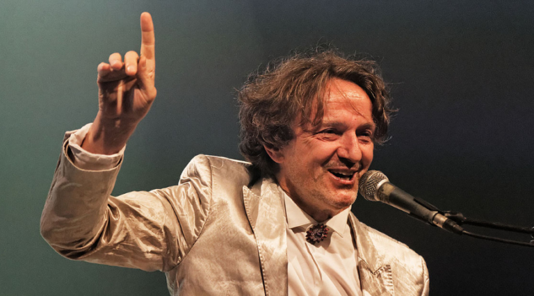 Profesori universitar: Nuk shahet Shqipnia per Bregoviqin, tu honger “Plazma” e tu pi “Rosa”