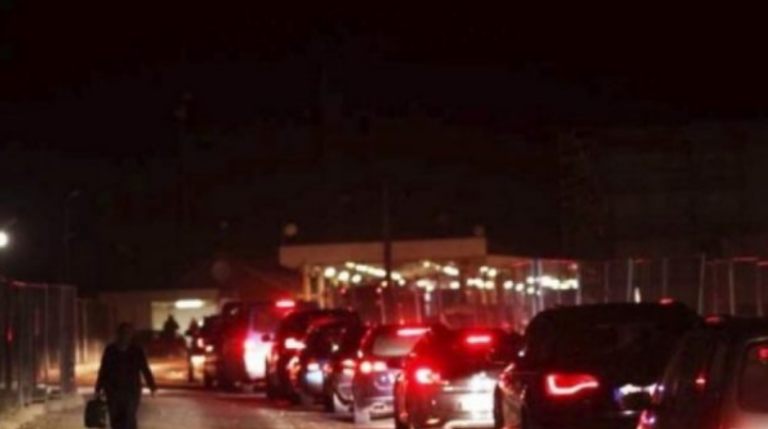 Edhe në orët e vona, pritje për mbi 5 orë që të dilet nga Kosova në Merdar