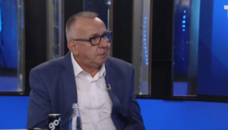 Rugova intelektual, Hashimi dinak, Veseli trim, Albini idol – Enver Hasani përshkruan liderët politikë