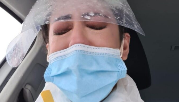 Sopranoja kosovare publikon një fotografi duke qarë: A e dini o njerëz çfarë beteje është virusi?