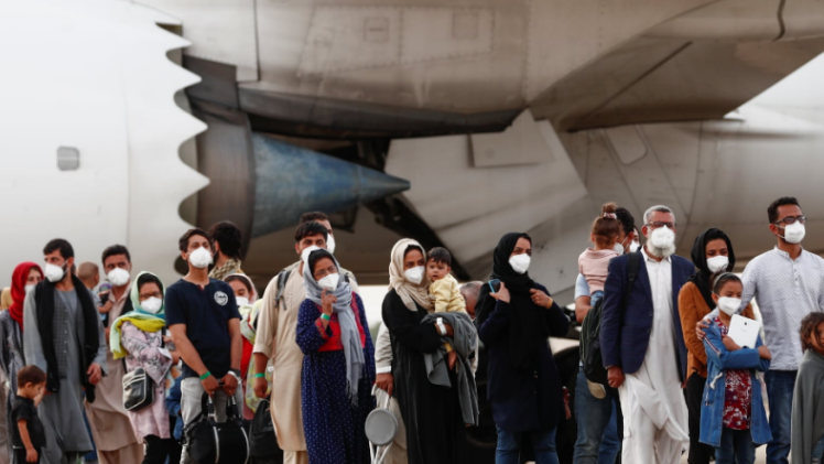 Sot arrijnë refugjatët e parë afganë në Kosovë, priten të vendosen në Bondsteel