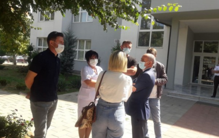 ​Infermierët paralajmërojnë protestë, e quajnë fyes vendimin e Qeverisë për shtesat prej 60 euro