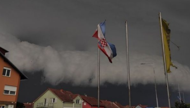 Stuhia e paralajmëruar nga “Severe Weather” mbërrin në Kroaci 11 minuta më parë, shkakton dëme të mëdha