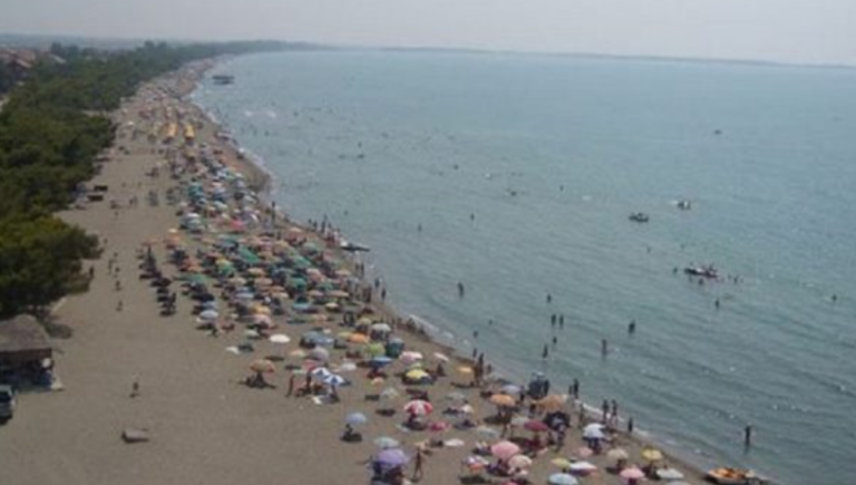 Një pushues kosovar vdes në plazhin e Shëngjinit