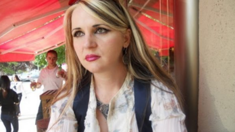 “Kjo Qeveri është e frikshme”, Kimete Berisha e nervozuar që ministria po angazhon këngëtare për fushatën e vaksinimit