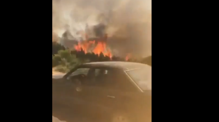 Rëndohet situata me zjarret në Shqipëri: Dyshohet se banorët kanë mbetur në zjarr