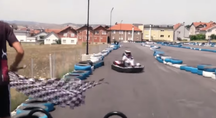 Halil Matoshi aksidentohet në emisionin e Kushtrim Sadikut