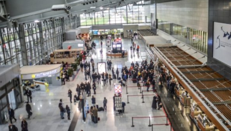 Aeroporti i Prishtinës shënon rekord, mbi 340 mijë udhëtarë gjatë muajit korrik