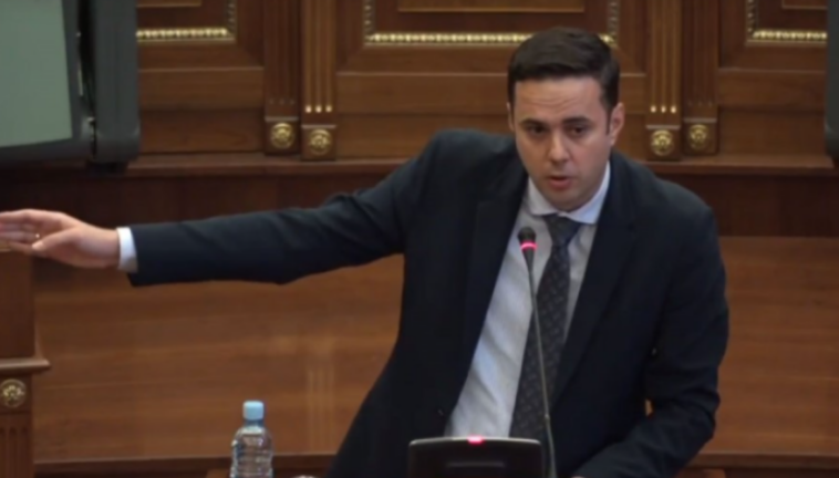 Lumir ​Abdixhiku për 100 ditët e Kurtit: Qeveri praktikante dhe populliste