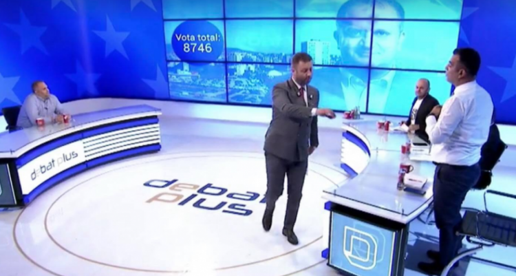 Eskalon debati, Ahemti-Pozharit: ‘Me t’i thanë disa gjëra ik nga studio televizive, i kam mesazhet në telefon’