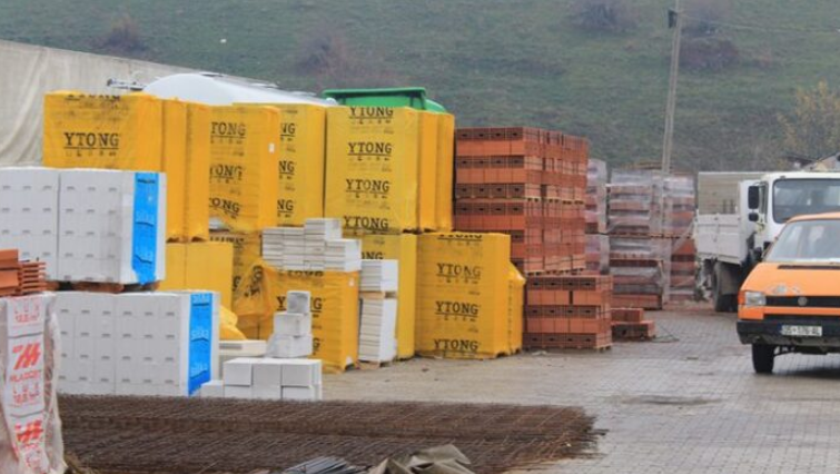 Qeveria tregon pse ia hoqi taksën bllokave që importohen nga Serbia