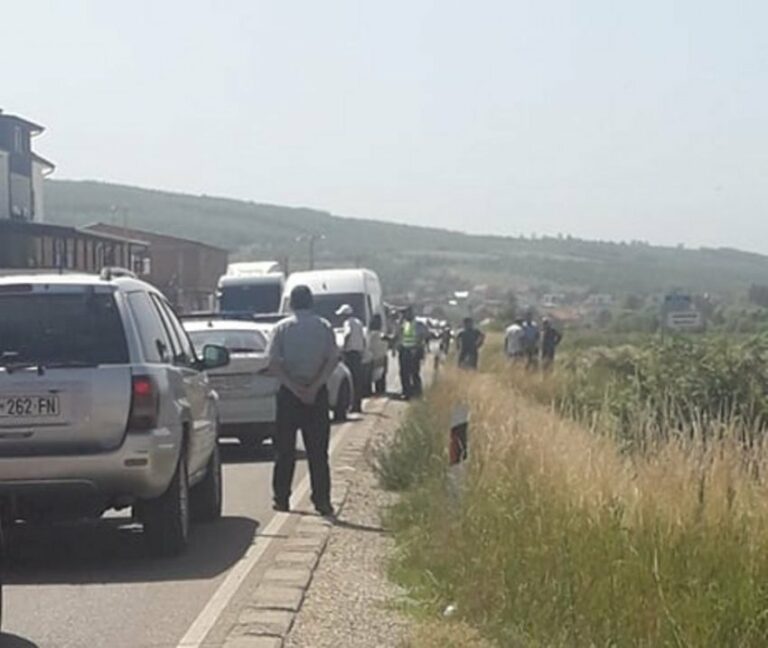 4 persona rrahen në Klinë/ Njëri nga të dyshuarit vërejti se një shofer po e incizonte teksa voziste