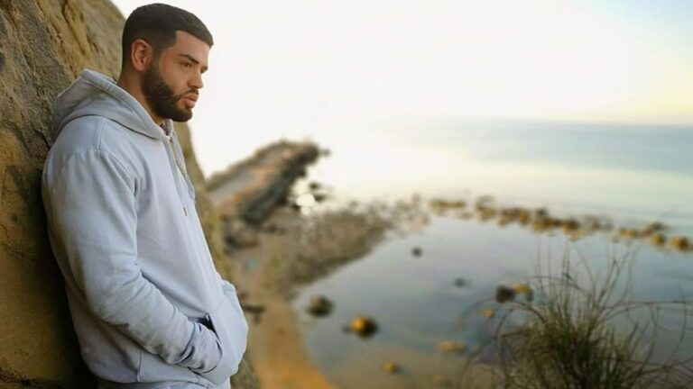 Ky vogëlush është identik si Noizy