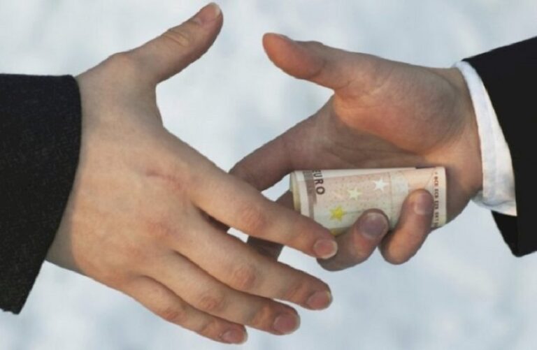 Kjo është shuma e parave që dyshohet se mori si ryshfet zyrtari i AQP-së për dhënie të tenderit