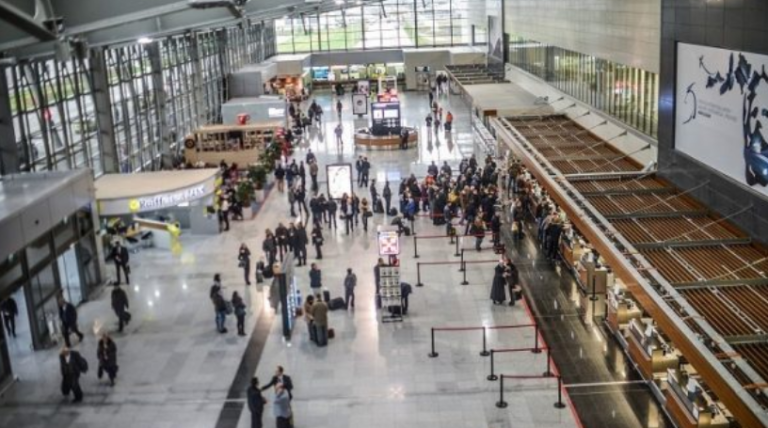 Arrestohen dy persona në aeroportin “Adem Jashari”