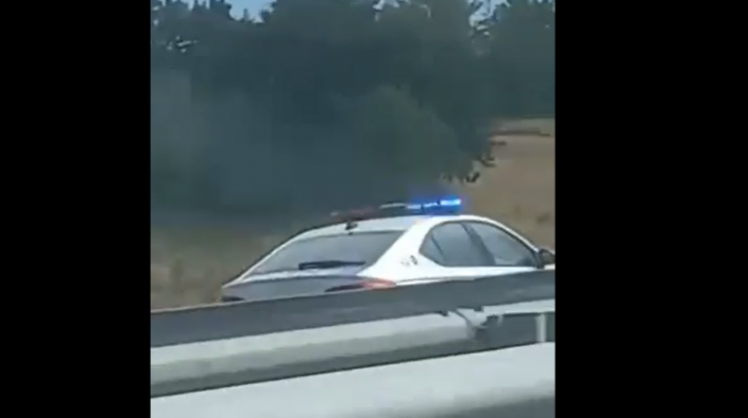 Policia incizohet duke vozitur në anën të kundërt të korsisë në autostradën ‘Arbën Xhaferi’