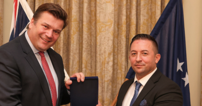 Kosova dhe Britania nënshkruajnë marrëveshje bashkëpunimi në fushën e mbrojtjes