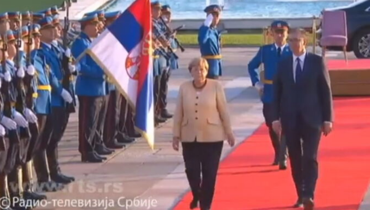 Vuçiq pas takimit me Merkel: Së shpejti nënshkruhet marrëveshja për autostradën Nish-Prishtinë