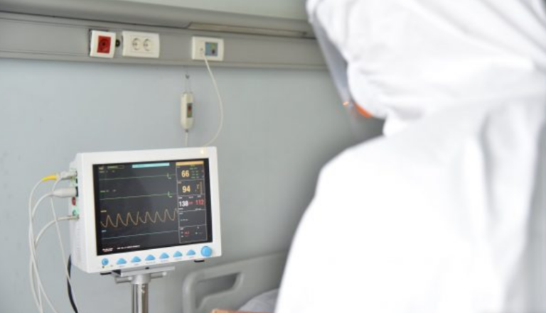 Vdes shtatzëna 36-vjeçare e infektuar me COVID-19, shpëtohet foshnja